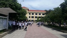 Đình chỉ 2 giám thị ký nhầm khiến thí sinh phải làm lại bài thi