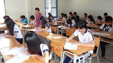 Làm lộ đề thi lớp 12, một cán bộ bị cách chức