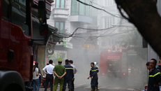 Cháy khách sạn trong phố cổ, giải cứu hàng chục người mắc kẹt