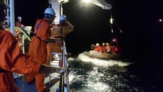 Kịp thời cấp cứu thuyền viên bị nạn trên biển