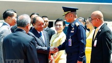 Lễ đón Thủ tướng Nguyễn Xuân Phúc và Phu nhân tại sân bay quốc tế Don Mueang, Bangkok. (Ảnh: Thống Nhất -TTXVN)