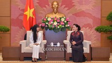 Chủ tịch Quốc hội Nguyễn Thị Kim Ngân và Chủ tịch Nhóm nghị sĩ hữu nghị Pháp-Việt Nam của Quốc hội Pháp Stéphanie Đỗ