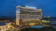 Cận cảnh tiệc trà thượng lưu trên đỉnh kỳ quan thiên nhiên thế giới