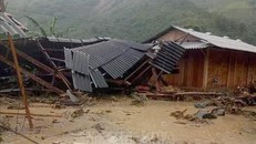 Nhà dân bị hư hỏng sau mưa lũ tại xã Na Mèo, huyện Quan Sơn, tỉnh Thanh Hóa. Ảnh: TTXVN 