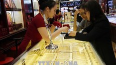 Thị trường vàng trong nước vượt qua ngưỡng 40 triệu đồng/lượng. Ảnh: Trần Việt/TTXVN