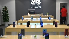 Biểu tượng Huawei tại một cửa hàng ở Thượng Hải, Trung Quốc. (Ảnh: AFP/TTXVN)