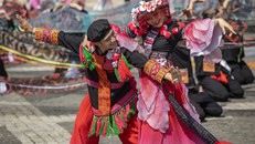 Bí mật của show diễn 'Vũ điệu trên mây' qua lời kể đạo diễn Phạm Hoàng Nam