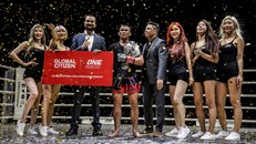 Nguyễn Trần Duy Nhất hạ Knockout Azwan Che Wil tại ONE Championship Việt Nam 2019