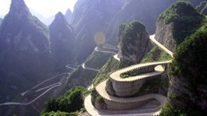 Cung đường tới cổng trời nguy hiểm nhất hành tinh