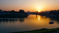 Dòng sông nào chảy ngược qua biên giới Trung Quốc?