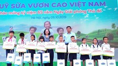 Hơn 60.000 cây xanh và 119.000 ly sữa được Vinamilk dành tặng cho trẻ em Hà Nội