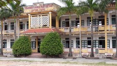 Trường tiểu học và THCS Quỳnh Trang, nơi có thày giáo bị tố "gạ tình" học sinh cũ - Ảnh: Hoàng Long