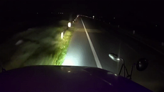 Tài xế ngủ gục, container lao thẳng xuống ruộng