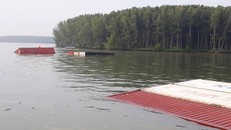 Tàu hàng 8.000 tấn chở gần 300 container chìm trên sông Lòng Tàu