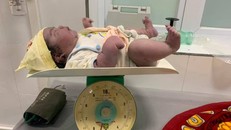 Hy hữu: Trẻ sơ sinh chào đời nặng 5,5kg bằng phương pháp sinh thường