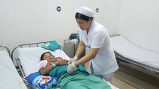 Sản phụ sinh 3 tự nhiên trong vòng 10 phút