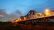 Cây cầu thép đầu tiên của Việt Nam có tên gì?