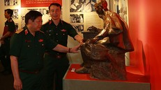 Triển lãm 'Luôn có Bác trong tim'