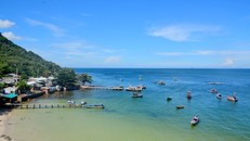 Hòn đảo nào ở Việt Nam được mệnh danh là thiên đường hình bầu dục?