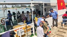 Gấp rút đưa hơn 2.000 du khách rời đảo Lý Sơn