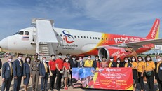 Vietjet Thái Lan khai trương đường bay Bangkok – Khon Kaen với màn biểu diễn của ca sỹ nổi tiếng Thái Lan Ying-Lee trên tàu bay