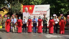 Cắt băng lễ khai mạc trưng bày chuyên đề “Chủ tịch Hồ Chí Minh- người sáng lập Nhà nước Việt Nam Dân chủ Cộng hòa” - Ảnh: Tuyengiao.vn