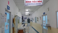 Hiện tại vẫn còn 6 bệnh nhi vẫn đang được theo dõi và điều tại khoa Tiêu hóa -Bệnh viện Nhi Đồng 1 với tình trạng ổn định, đi lại bình thường - Ảnh: Giáo dục thời đại