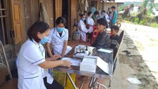 Người dân vùng Tây Nguyên được tiêm phòng bệnh bạch hầu - Ảnh: Pháp luật Việt Nam