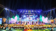 Điện Biên rực rỡ trong đêm Khai mạc Lễ hội Hoa Ban năm 2019 - Ảnh: Dienbien.gov