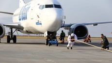 Người đàn ông khỏe nhất nước Nga kéo máy bay nặng 36 tấn đi 25 mét