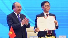 Ngày 15/11/2020, tại Hà Nội, Bộ trưởng Công Thương Trần Tuấn Anh, đại diện Việt Nam, ký Hiệp định RCEP. Ảnh: VGP/Quang Hiếu