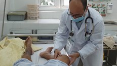 Một ca bệnh Whitmore điều trị tại Bệnh viện Bạch Mai. Ảnh: TTXVN