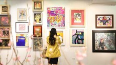 Tác phẩm được trưng bày tại triển lãm. Ảnh: Thanh Tùng/TTXVN