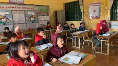 Học sinh lớp 1 Trường PTDTBT TH Hoàng Thu Phố 2 (Bắc Hà – Lào Cai) trong giờ luyện đọc. Ảnh: Đức Hạnh
