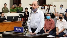 Bị cáo Trần Trọng Mừng (cựu Tổng giám đốc Công ty cổ phần Gang thép Thái Nguyên) khai báo trước tòa. (Ảnh: Phạm Kiên/TTXVN)