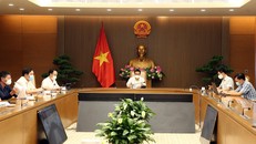 Phó Thủ tướng Vũ Đức Đam yêu cầu tỉnh Bắc Giang tăng tần suất xét nghiệm để nhanh chóng phát hiện các ca mắc, quản lý tốt để dịch không lây lan. Ảnh: VGP/Đình Nam