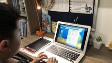 Học sinh học trực tuyến. Ảnh: TTXVN