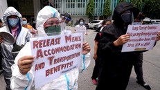 Quá tải, lương thấp, nhân viên y tế Philippines bỏ việc trong đại dịch COVID-19