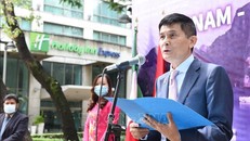 Đại sứ Nguyễn Hoành Năm phát biểu tại lễ khai mạc.