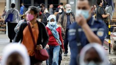 Theo trang Our World In Data, tính đến ngày 2/10, tại Indonesia có 4,22 triệu người mắc và trên 142.000 người tử vong vì COVID-19. Ảnh: Reuters