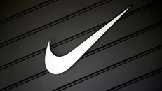 Biểu tượng nhãn hiệu Nike. Ảnh: Reuters