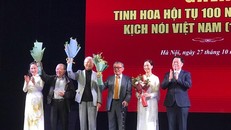 Tri ân các nghệ sỹ lão thành tại Gala "Tinh hoa hội tụ 100 năm sân khấu kịch nói Việt Nam". Ảnh: T.H