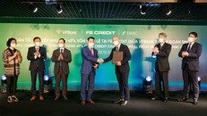 VPBank hoàn tất thỏa thuận bán 49% vốn điều lệ tại FE Credit cho SMBC Group
