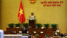 Trong phiên họp sáng 23/10, Bộ trưởng Bộ Nội vụ Phạm Thị Thanh Trà trình bày Tờ trình về dự án Luật Thi đua, khen thưởng (sửa đổi). (Ảnh: Văn Điệp/TTXVN)