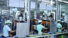 Sản xuất các loại loa tại nhà máy của Công ty TNHH Điện tử Foster (Bắc Ninh), tại Khu Công nghiệp Đô thị và Dịch vụ VSIP Bắc Ninh, xã Phù Chẩn, thị xã Từ Sơn, tỉnh Bắc Ninh. Ảnh: Thống Nhất/TTXVN.