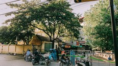 Hà Nội khoanh vùng khu vực có ổ dịch COVID-19. Ảnh: TTXVN.