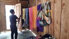 Hướng dẫn viên giới thiệu văn hóa Việt theo 'tour trực tuyến'