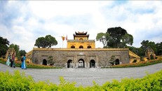 Đoan Môn là cửa chính phía Nam vào Hoàng thành Thăng Long được xây dựng vào thời nhà Lê trung hưng được tu sửa vào thời nhà Nguyễn. Ảnh: TTXVN