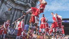 Theo truyền thuyết, truyền thống đi cà kheo có từ thời thành phố thường xuyên bị ngập lụt bởi lũ sông Meuse và Sambre. Ảnh: en.wikipedia.org