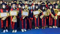 Trao học bổng 'Nâng bước thủ khoa' cho 130 sinh viên tiêu biểu